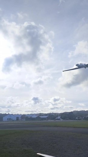A calm landing at Aire-sur-l’Adour, France. The Grob G-103 Twin Astir 2 glider comes in smoothly over the grass runway. My friend Alec Fernandez filmed this peaceful moment. #gliding #sailplane #aviationlovers #soaring | Glider Airstrip