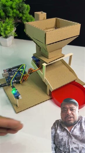 Automatic Feeder machine using Arduino Uno #youtubeshorts​ #motor​ #dcmotor​ #diy​ #experiment​