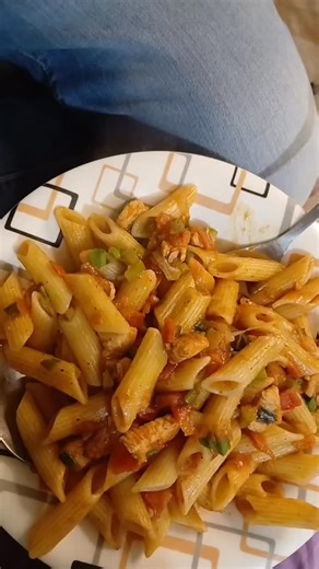Humna Abdullah Ahmed on Instagram: "Let's make Tandoori Chicken Pasta together....🍝 😍 . . . Ingredients: - Mario's Pasta 200g - Shangrila Soy Sauce - Shangrila Chilli Sauce - Shangrila Synthethic Vinegar - Shan Tandoori Chicken recipe mix - Ahmed's Tomato Ketchup - Black pepper powder - Salt - Chilli flakes - Red Chilli powder - Ginger Garlic Paste For Chicken Marination: - Chicken 100g - 1/2 tbsp Ginger Garlic Paste - 1 tbsp Shan Tandoori Chicken recipe mix - 1 tsp Red Chilli Powder - 1/2 tsp