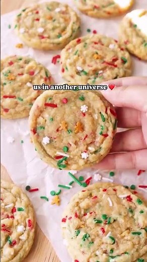 us as mini gingerbread men sprinkles ❤️ comment “link” for the free recipe to these Christmas