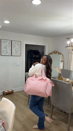 Zaria ♥️ on Instagram: "Stylish + perfect for on the go 🎀 as a mom , my essentials bag is a must have in my car - at all times . Never know what kind of surprises you may run into during the day , but I promise I’ll always be prepared discount code foreverflashyy_-1 ✨ @bagsmart_official #ad #essentials 🔗 in my bio😘"