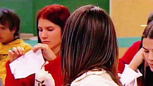 Escena de Rebelde Way: Mansilla le dice a Pilar que baje el arma