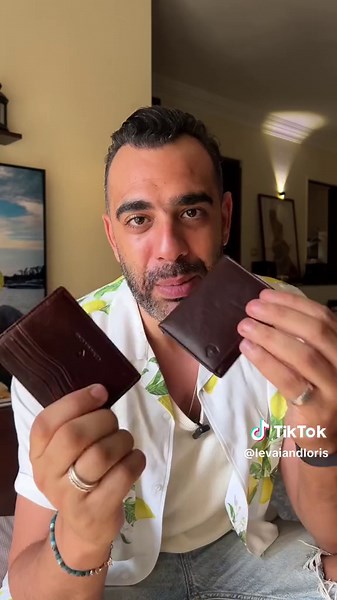 Card Holder vs Wallet: Which is Better?