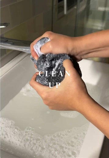 cleanup to my most recent video!! Do you guys prefer making videos at night or during the day? Me personally I prefer at night because my house is quiet🤫#cleantok#spongetok#spongesqueezing#sudsyrinse #waterysqueezes