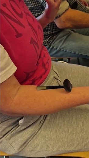 Der Löffel lässt sich bewegen/verbiegen.Energiearbeit in Aktion