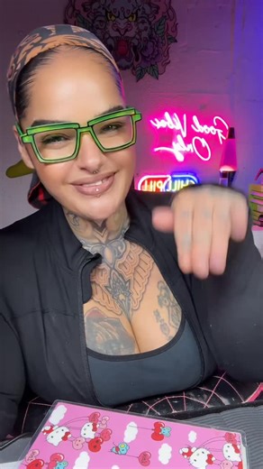 Hippie Vibe Nails on Instagram: "Nail Tech Tips ❤️ #nailsnailsnails #nailtech #nailtechtipsandtricks #beginnernailtech #nailtechs"