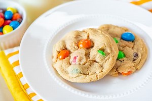 Peanut Butter M&M Cookies - SO good and easy to make!