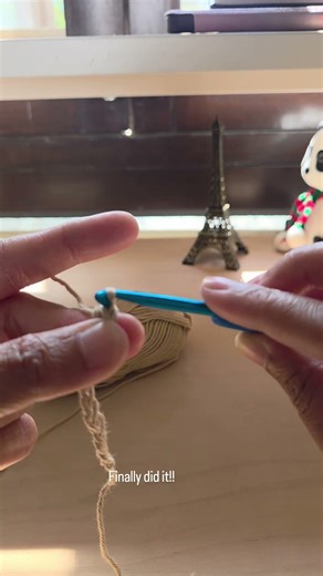 Learn the basics of chrocheting - part 4 half double chrochet #chrochet