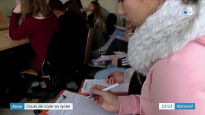 Aisne : des lycéens prennent des cours de code de la route dans leur établissement - Extrait vidéo 12/13 : Journal national