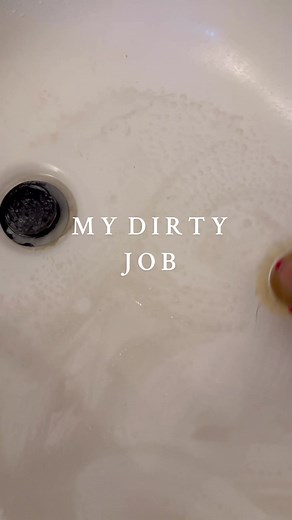 Replying to @Kevin297 #dirtyjob #dirtyjobs #cleaning #cleaningbusiness #cleaninglady #cleaningairbnb #dirtyhouse #cleaningbathtub