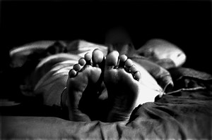 Mann bringt Frau mit Gewalt dazu, Sex mit ihm zu haben – und wird freigesprochen