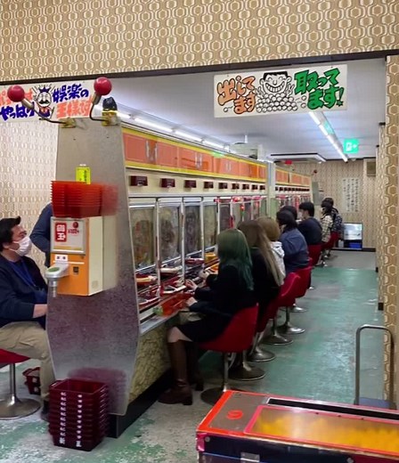 Vintage Pachinko Machines: Nostalgic Fun with Magical Carpets and Battleship March