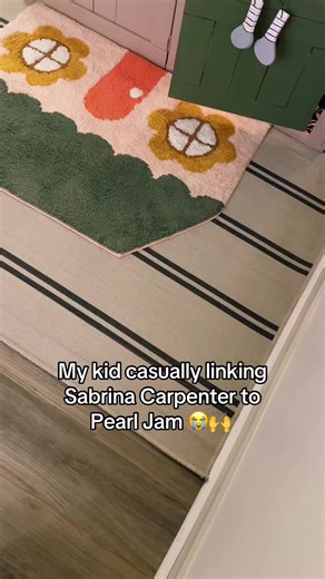 Trying to explain how she recognized the similarities between Sabrina Carpenter’s #manchild and Pearl Jam’s wishlist. and honestly, I still can’t fully explain it 😮‍💨🙌🥲 she has insane auditory pattern recognition skills 🙌😭 #sabrinacarpenter #pearljam #musictok