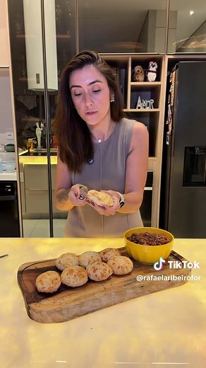 Pão de Queijo Recheado com Costelinha: Receita Mineira Turbinada