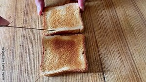 On the magnificent oven-dried toast with a golden crust, dripping ketchup from tomato sauce is spread with a silvery metallic knife