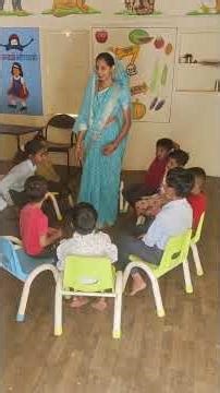 इन्दिरा गांधी राष्ट्रीय मुक्त विश्विद्यालय की इंटर शिप बच्चों का परिचय लेते हुए