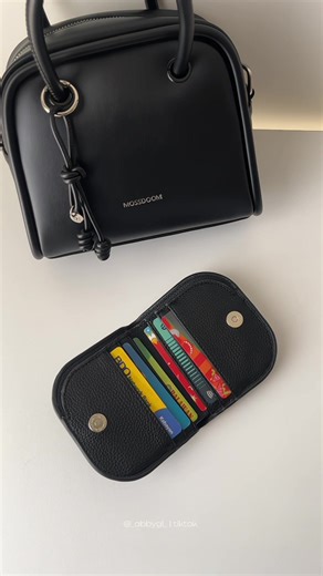 Essential Mini Wallets for Women: Compact and Stylish