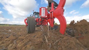 1.1K views · 41 reactions | La nouvelle vidéo de présentation de notre gamme de charrue portée reversible Prima est enfin disponible... Découvrez là vite. Plus d'info sur https://buff.ly/2Ee4Yqa The brand new video of our reversible mounted plough Range Prima is online. Be the first to watch it. More info on https://buff.ly/2T1QGeG | Grégoire Besson | Facebook