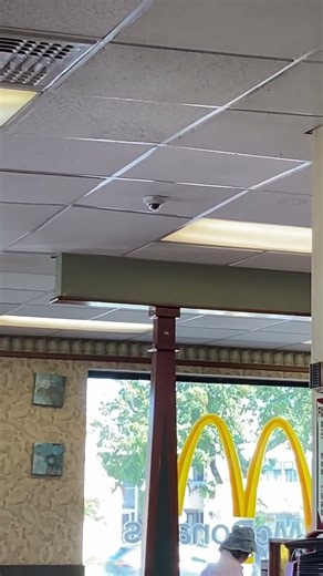 4 McDonald’s 👀HAL 9000 …