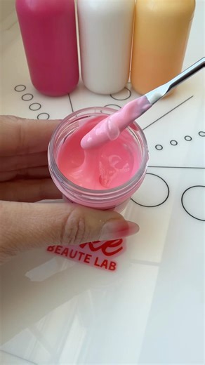 Y2K pink? Yes please #makeup #lipgloss #custom