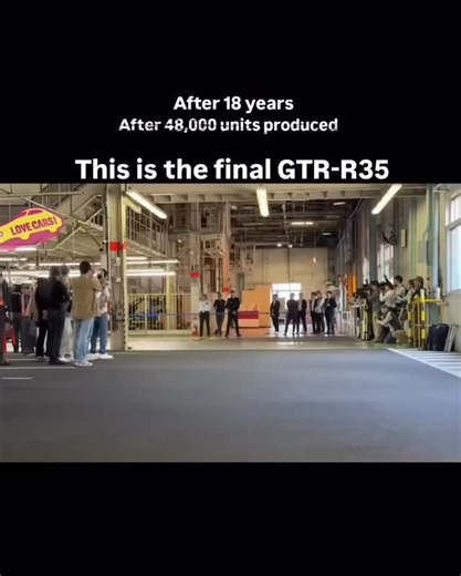End of an Era: Nissan R35 GT-R 💔 Production Ends After 18 Years Nissan has officially ended production of the legendary R35 GT-R, closing an incredible 18-year chapter in automotive history. The final units were assembled at the Tochigi plant in Japan, the last market where the GT-R was still sold. Since its debut in 2007, the R35 has stood as a true icon of performance and engineering, with around 48,000 units produced worldwide. The very last car to roll off the line is a Premium edition T-Sp