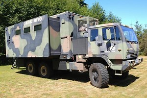 Ce camion militaire à 6 roues fait un excellent camping-car !