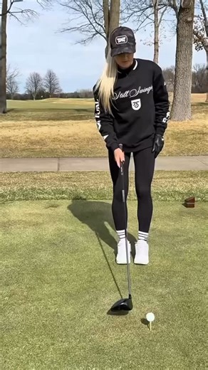 🛑Who MUST see👆🏼↗️💬 ✋🏼STOP losing distance off the tee!👀 These 4️⃣ simple moves are the secret sauce behind every bomber’s swing (and YES, you can do them too): 1️⃣ Go wide – stance = power base ✅ 2️⃣ Stack weight trail side – foot & thigh loaded ✅ 3️⃣ Tilt back – trail shoulder slightly lower ✅ 4️⃣ Smash through UP – no holding back💥🏌🏻‍♀️ 🚨99% of golfers don’t do all 4 correctly… Are you the 1%?😯 📤SHARE this with a golfer who’s still wondering why they can’t hit bombs💣 💬 TAG your g