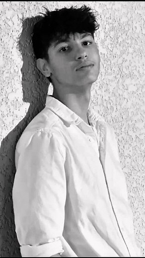 Les plus grands ont interprétés cette chanson, aujourdui Nael, un jeune chanteur qui se risque à ce monument et le résultat est bluffant. Un maîtrise incroyable pour ce titre difficile. #feelinggood @🎸Nael_KMusic🎤 @N.K.