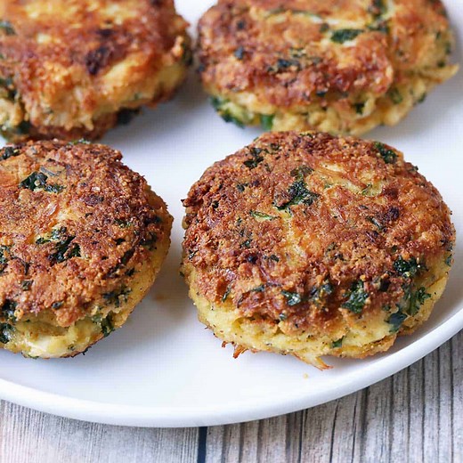 Crispy Keto Crab Cakes Recipe - Healthy Recipes Blog