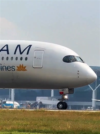 Airbus A350 Vietnam Airlines Skyteam Livery Lands in Ho Chi Minh City