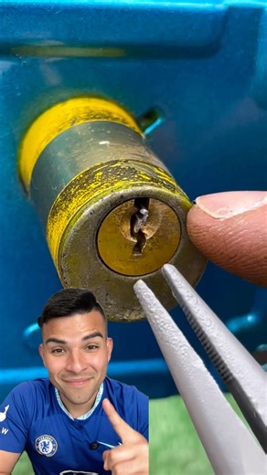 Super trick to remove a broken key from a padlock