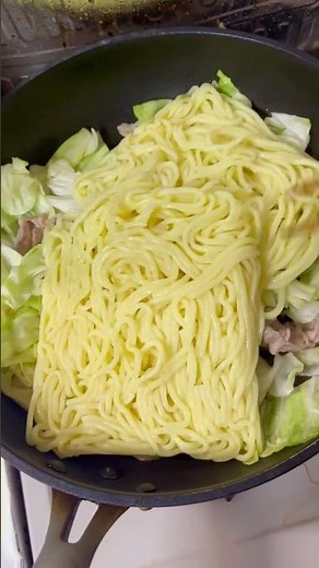 至福の食卓マルちゃん焼きそば濃厚お好みソース味もちもちの食感太麺#焼きそば #太麺 #料理動画 #美味しい #マルちゃん