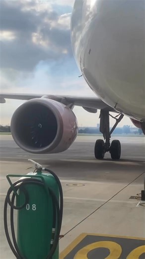 Engine Ground Run ขั้นตอนหลัก: 1. เริ่มจาก IDLE เพื่อ warm up engine 2. ตรวจสอบค่า Engine parameters: • N1, N2, EGT, Fuel Flow, Oil Pressure/Temp • ไม่มี vibration หรือ abnormal sound 3. เพิ่มรอบขึ้นถึง take-off power (ถ้ามีอนุญาต) เพื่อเช็ค full-range performance 4. ตรวจสอบการตอบสนองของ EEC/FADEC และระบบ bleed, anti-ice, thrust reverser 5. ตรวจสอบระบบ leak (fuel, oil, hydraulic, pneumatic) ระหว่างและหลัง run #AircraftMaintenance #EngineGroundRun #CCheck #SafetyFirst #AircraftMaintenanceByPOPPY 