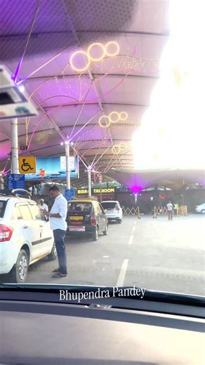 Pandit Bhupendra Pandey on Instagram: "Mumbai Domestic Airport vibes ✈️🔥 #CSMIA #MumbaiLife #ReelsIndia"