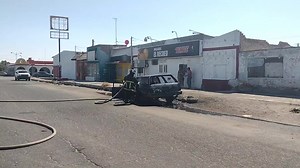 Se incendia vehículo en la Carranza 5 y 6 Por: Didier Cano Tremendo...