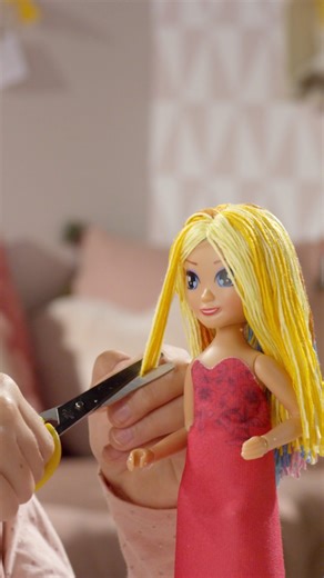 62K views · 22 reactions | ¡Crea tu propia muñeca y conviértete en estilista con My Model! ✂️ Corta los patrones o crea los tuyos, sujeta la ropa con solo un click, elige sus accesorios y diseña peinados ilimitados para looks únicos  ¡Diversión y creatividad sin límites! ✨ #estilosinlimites #muñecaspersonalizadas #muñecashecasamano #ropademuñecas #juegosparadiseñar | Educa Borras | Facebook