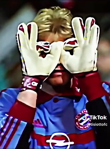 Oliver Kahn's Prime Moments: Legendary Goalkeeper Highlights