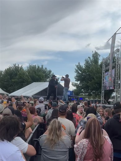 5 comments | 103.5 KISS-FM on Reels | Facebook