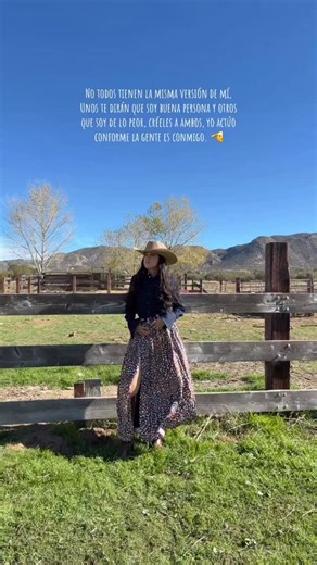 Virginnia Flores on Instagram: "Soy tan suave como el whisky de Tennessee 🥃🤠"