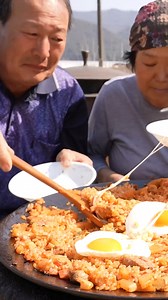84K views · 2K reactions | Kkakdugi, Radish Kimchi fried rice on a cauldron lid #Mukbang #cookingathome #food #Heungsam #asmr #cooking #shorts | 가족먹방 Family Mukbang | Facebook