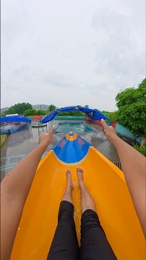 We bounced balls on the slide, they collided and flew off the edges! 🇺🇸 #Shorts #Balls #Fail #Slide