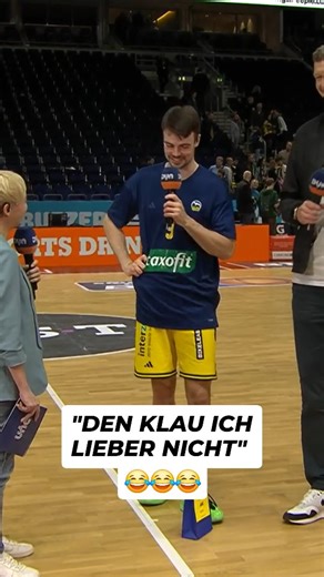 INTERVIEW: @jonas.mattisseck über seinen kleinen Beef mit @fruit_96 und die Belohungs-Donuts nach dem Spiel. 😂🍩 📺 Alle Spiele der #easyCreditBBL live bei @dynbasketball 🏀 #easyCreditBBL #welcometowow #madetowow #livespiel | easyCredit Basketball Bundesliga
