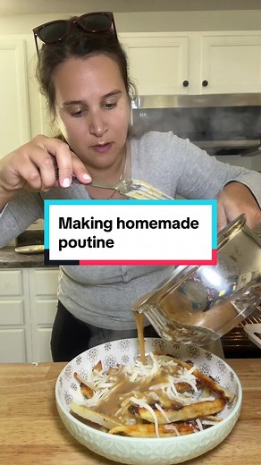 Delicious Homemade Poutine Recipe to Try