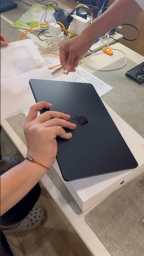 MacBook Air M2 Unboxing