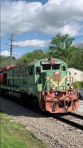 Worlds Most Awesome Locomotives & Waving Engineer! JawTooth shorts