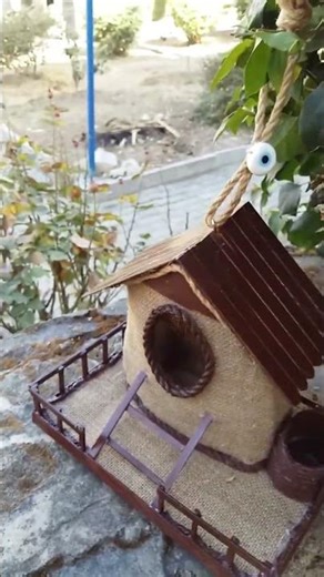 Don’t Throw This Away! Turn a Detergent Bottle into a Birdhouse #Birdhouse #Upcycling #CreativeIdeas