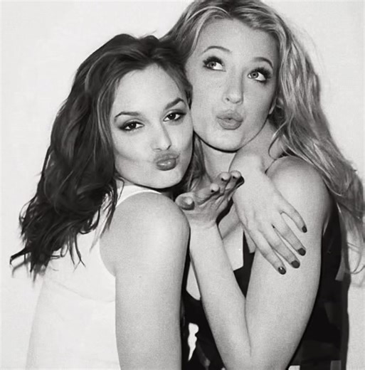 the most obnoxious bestfriends | #friendshipedit #fyp #bestfriendedit #iloveyou #bff | dt : DA ONE AND ONLY @annaleigh ♡֯ IN DA HOUSEEEEE 👀👀👀 | pc sweetlydevoted cc aphroditefawn |