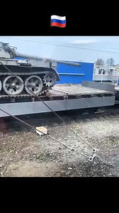 🔴 Equipo militar ruso "ultramoderno" que los rusos están enviando al frente: tanques T-54/55. La filmación fue tomada el 14 de abril de 2025. | Inside Ucrania 2022-2023