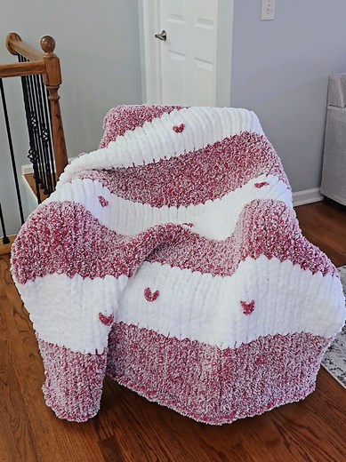 This came out more beautiful than I had imagined. . . #chunkyknitblankets #chunkyknit #christmasgiftideas