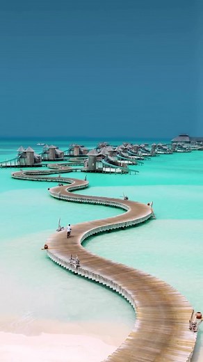 Soneva Jani Maldives: Fifty Shades of Blue in Overwater Villas